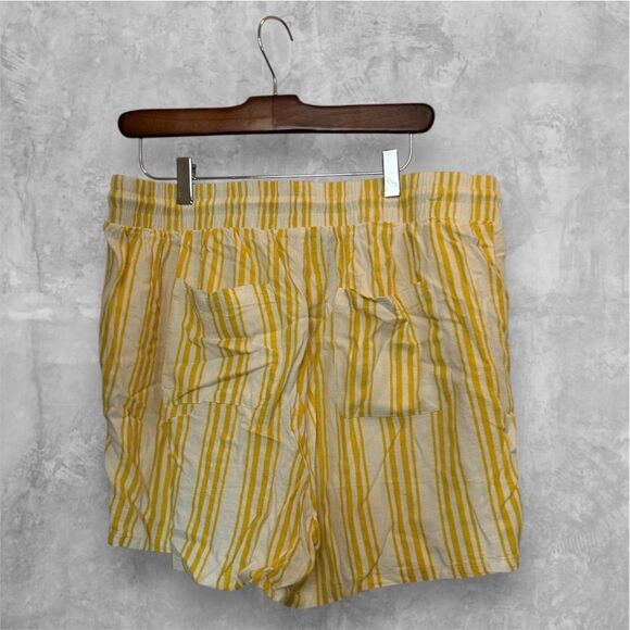 Torrid 5 inch pull on stretch linen mid rise shorts - Picture 2 of 6